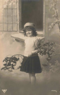 FANTAISIES - Jeune Fille - Fleurs - Robe - Portrait - Carte Postale Ancienne - Baby's