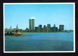 Etats Unis - New York - Les Tours Jumelles -This Unusual View Of The New York Bay Shows Liberty Island In The Foreground - Manhattan