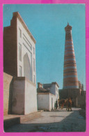 307786 / Uzbekistan - A Street In Khiva Minaret Behind Camel PC Ouzbekistan Usbekistan Publ. USSR Russie Russland - Uzbekistán