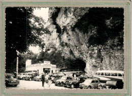 CPSM Dentelée (46) LACAVE - Thème: Grottes, Citroën 2 CV, Traction Avant 15 CV, Renault 4 VCV, Dinah Panhard, Etc - Lacave