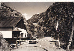 ESPAGNE.  VALLE DE ARAN. DOUANE DE PONT DU ROI. DOUANIER ET 203 PEUGEOT DECAPOTABLE . ANNEE 1959 + TEXTE - Lérida