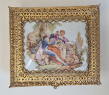 Ancienne Boite à Bijoux En Métal Doré. Miroir Biseauté. Peinture Sur Porcelaine. - Koffer