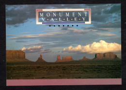 Etats Unis - Monument VALLEY - UTAH - Spires And Buttes Tower Over The Mile High Valley By A Thousand Feet Or More - Andere & Zonder Classificatie