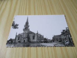 CPSM Cléder (29).Place De L'Eglise - Carte Animée. - Cléder