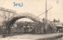 FRANCE -  Le Vésinet - Vue Sur La Passerelle De La Gare - Carte Postale Ancienne - Le Vésinet