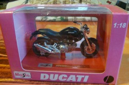 MOTO  DUCATI MONSTERDARK MAISTO EDITION ECHELLE 1/18 - Moto