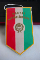 MAGYAR NEPKOZTARSASAG DEBRECEN 1981 Flag Pennant - Bekleidung, Souvenirs Und Sonstige