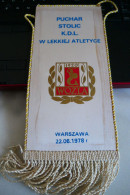 PUCHAR STOLIC K.D.L. W LEKKIEJ ATLETYCE WOZLA 19210 WARSZAWA 22.06.1978 Flag Pennant - Apparel, Souvenirs & Other