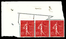 ** N°129, 10c Rose: Piquage Oblique Par Pliage Sur Bande De 3 Coin De Feuille. TTB (certificat)  Qualité: ** - Unused Stamps