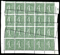 ** N°130, 15c Semeuse, Superbe Variété De Piquage Oblique Sur Bloc De 20 Exemplaires Bdf Avec Millésime '2'. SPECTACULAI - Unused Stamps