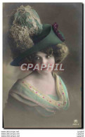 CPA Mode Femme Chapeau - Mode