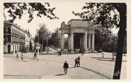 FRANCE - Toulouse - Le Monument Aux Morts De La Haute Garonne Et L'allée Alph. Peyrat - Carte Postale Ancienne - Toulouse