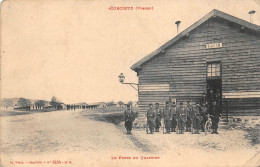 88 - CORCIEUX - La Porte Du Quartier Animée - Les Soldats - Corcieux