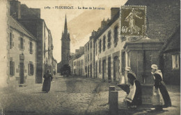 CPA - Plouescat - La Rue De Lesneven - Plouescat