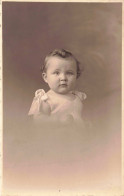 FANTAISIES - Bébés - Portrait - Fille - Carte Postale Ancienne - Neonati