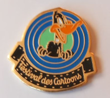 B264 Pin's Film Dessin Animé Daffy Duck Warner Bros Signé Yaourt Lait Danone Festival Des Cartoons Achat Immédiat - Comics