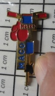 615D Pin's Pins / Beau Et Rare / SPORTS / GANTS DE BOXE ROUGE MACO - Boxen