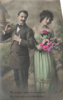 COUPLE - On Est Joyeux Quand On Est Amoureux - Fleurs - Carte Postale Ancienne - Paare