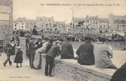 CPA 29 DOUARNENEZ / LA PLACE DU CHAMP DE BATAILLE / UN JOUR DE FETE - Douarnenez