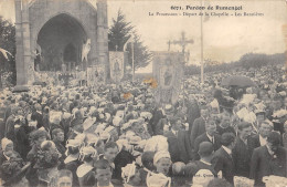 CPA 29 PARDON DE RUMENGOL / LA PROCESSION / DEPART DE LA CHAPELLE / LES BANNIERES - Autres & Non Classés