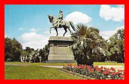 CPSM/pf BOSTON (Etats-Unis) Flower Beds Surround George Washington Monument In The Public Gardens..*4831 - Boston