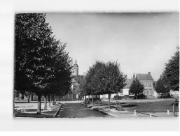 GUINES : Place Des Tilleuls Et Tour De L'Horloge - Très Bon état - Guines