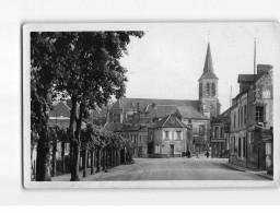 MOULINS LA MARCHE : Place Du Monument - état - Moulins La Marche