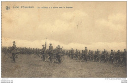 ELSENBORN ..-- MILITARIA . Les CYCLISTES à La Plaine Avec Le Drapeau . - Elsenborn (Kamp)