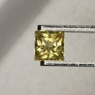 Saphir Jaune Traité (BE) De Madagascar - Carré 0.38 Carat - 3.7 X 3.7 X 2.7 Mm - Sapphire