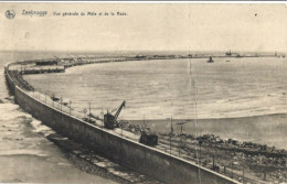 ZEEBRUGGE : Vue Générale Du Môle Et De La Rade. Pli Dans La Carte. - Zeebrugge