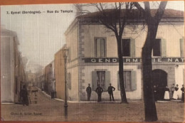 CPA 24 Eymet, Colorisée, Rue Du Temple, Animée, Gendarmerie Nationale, Cliché Gillet, écrite En 1909 - Eymet