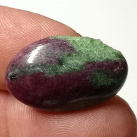 Rubis-Zoïsite Naturel D'Afrique - Cabochon (défaut) 22.32 Carats - 25.5 X 16.3 X 5.6 Mm - Rubino