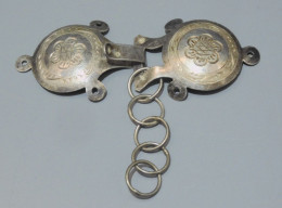 -BELLES ANCIENNES BOUCLES De CAPE ARGENT Poinçon Crabe + Orfèvre Vitrine  E - Autres & Non Classés