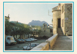 ROQUEBRUNE SUR ARGENS --La Commanderie Des Templiers, Chapelle St Michel, Place Alfred Perrin (voitures) - Roquebrune-sur-Argens