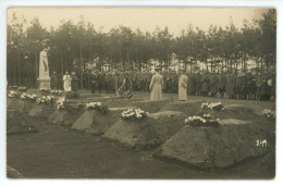 CARTE PHOTO ENTERREMENT MILITAIRE - CAMP DE PRISONNIERS DE GUERRE ( KONIGSBRUCK / KOENIGSBRUCK ) - Koenigsbrueck