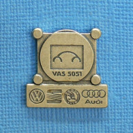 1 PIN'S /  ** VOLKSWAGEN - NEW BEETLE / AUDI / SEAT / SKODA / SYSTÈME DIAGNOSTIC EMBARQUE VAS 5051 ** - Audi