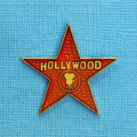 1 PIN'S /  ** ÉTOILE HOLLYWOOD / LA PROMENADE DES ARTISTES D'HOLLYWOOD  À LOS ANGELES ** - Filmmanie