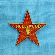 1 PIN'S /  ** ÉTOILE HOLLYWOOD / LA PROMENADE DES ARTISTES D'HOLLYWOOD  À LOS ANGELES ** - Cinema