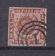 Danemark - Yvert 8 Oblitéré - 4 Marges - Pli Accordeon - Valeur 18 € +++ - Used Stamps