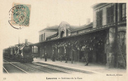 95 - VAL D'OISE - LOUVRES - Intérieur De La Gare - Intérieure De La Gare, Locomotive 2.142 - Animation - 10875 - Louvres