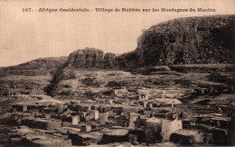 AFRIQUE OCCIDENTALE / VILLAGE DE HABBES SUR LES MONTAGNES DU MACINA - Mali