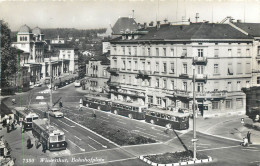 CPA Suisse ZH Zurich Winterthur Bahnhofplatz Bords Dentelés 1958 Rebique Un Peu - Winterthur