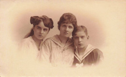 PHOTOGRAPHIE - Femmes - Enfants - Mère Et Fille - Mère Et Fils - Carte Postale Ancienne - Fotografie