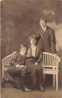 PHOTOGRAPHIE - Homme - Enfants - Mère Et Fils - Carte Postale Ancienne - Fotografie