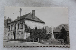 Cpsm, Avesnes Le Comte, Hôtel De Ville Et Monument Aux Morts, Pas De Calais 62 - Avesnes Le Comte