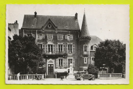 42 BOURG ARGENTAL La Mairie VOIR ZOOMS Belle Auto Ancienne Marque ? Vélo Et Employé Avec Balai VOIR DOS - Bourg Argental