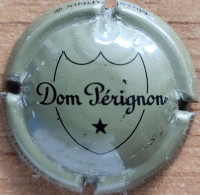 Capsule Champagne MOËT & CHANDON Dom Pérignon N°188a *RARE* - Möt Et Chandon