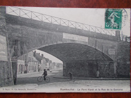78 - RAMBOUILLET - Le Pont Hardi Et La Rue De La Garenne. (Animée: Cyclistes / Rare) - Rambouillet