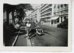 2 Photos Jeune Femme à Cannes Format 5.5/4 - Personnes Anonymes