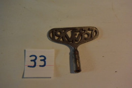 C33 Très Ancienne Clef Travaillée WF 1937 - Ancient Tools